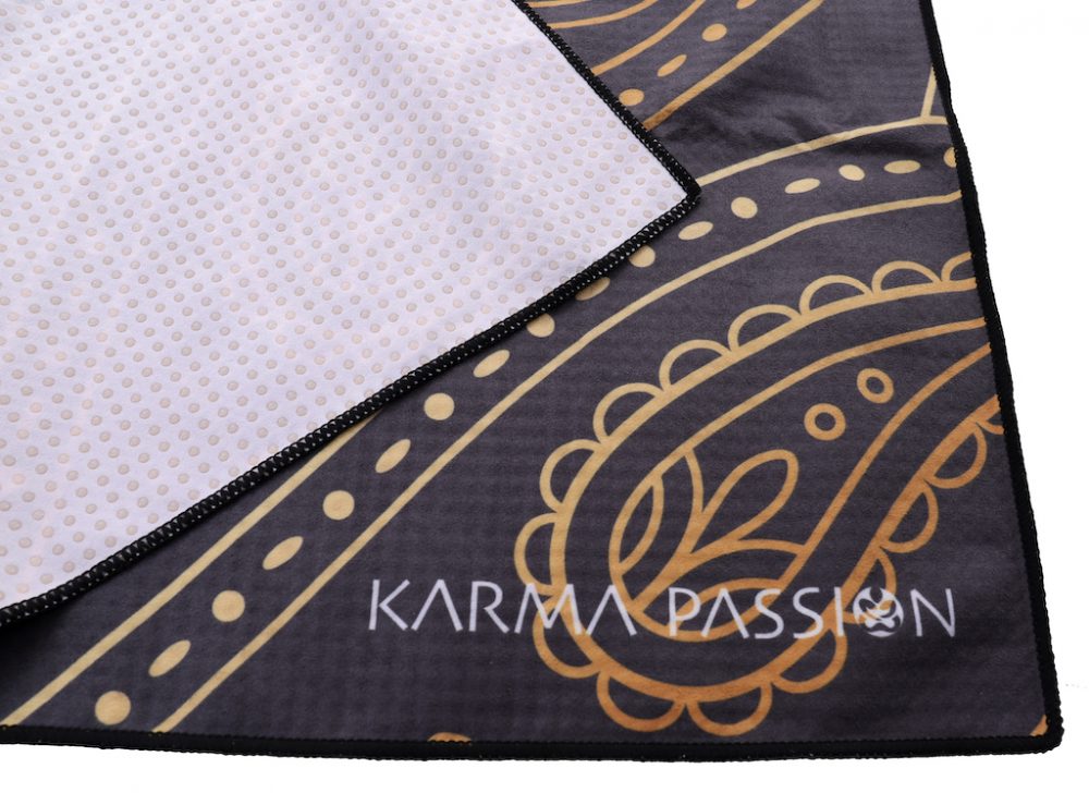 Karma Passion ręcznik do jogi z silikonem Hamsa Black